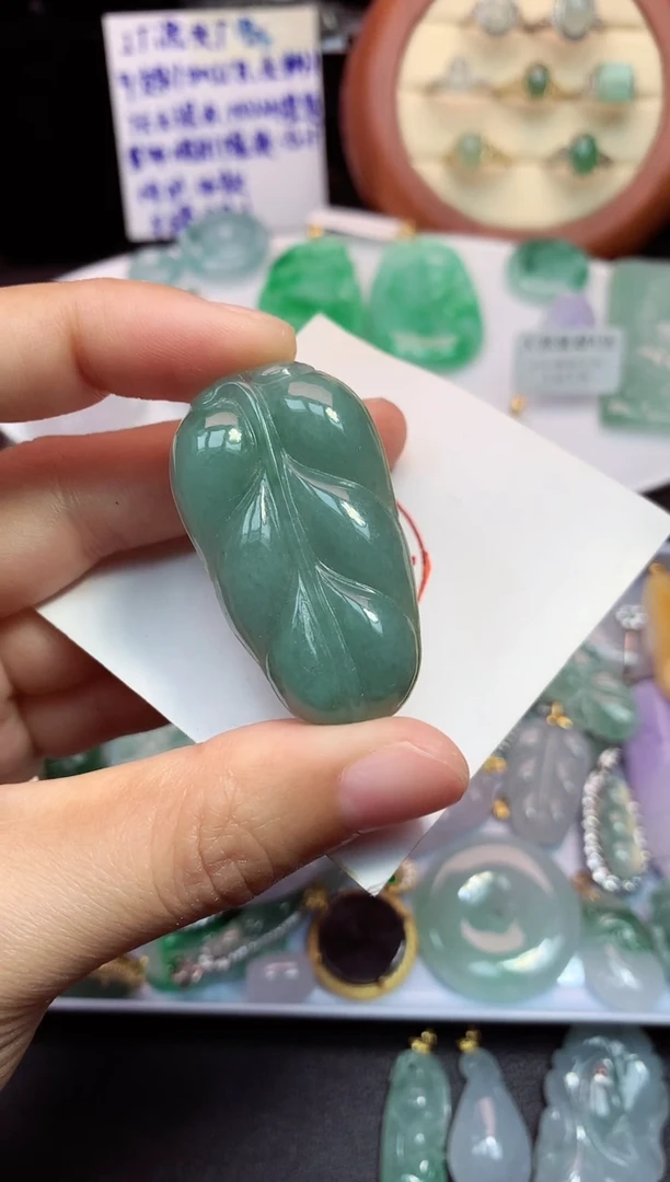 颈饰未镶嵌翡翠吊坠