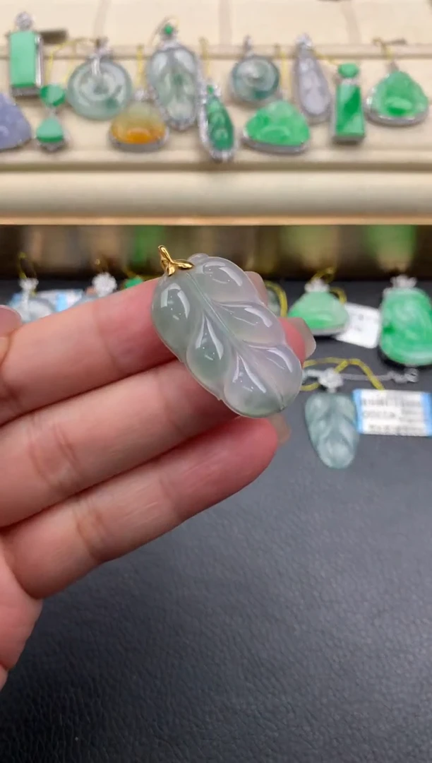 翡翠18K金镶嵌颈饰A476