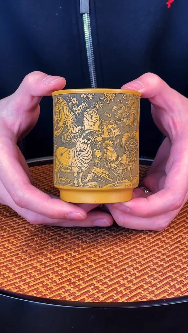 群瑞同辉  黄金朱泥  主人杯