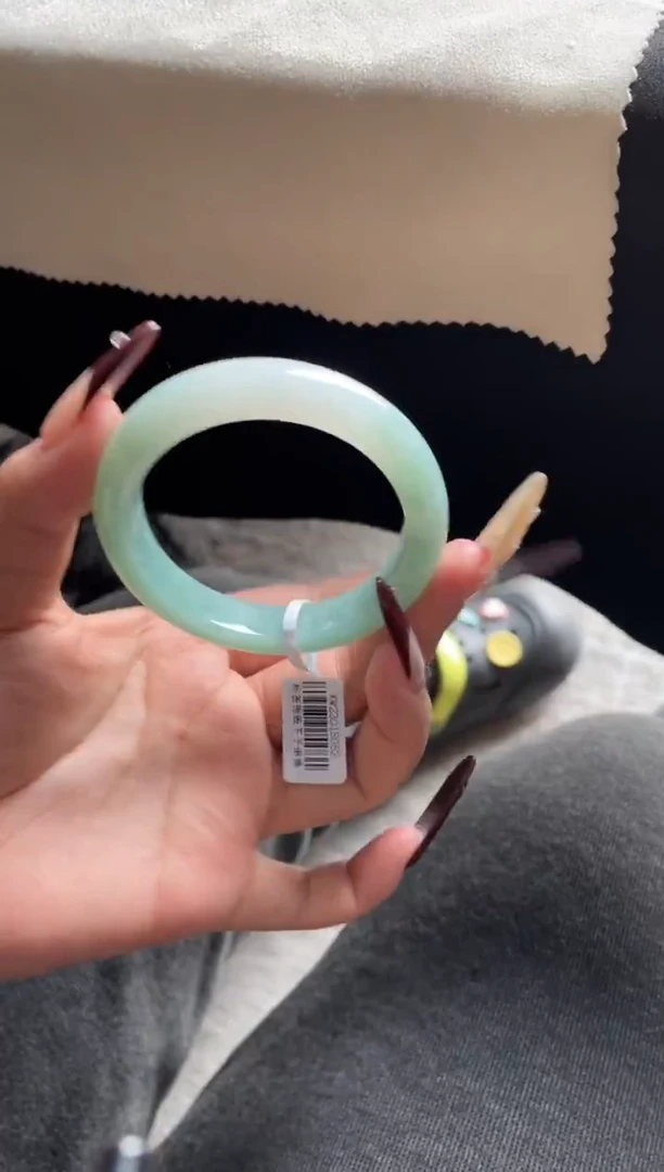 未镶嵌手镯翡翠三天鉴赏期