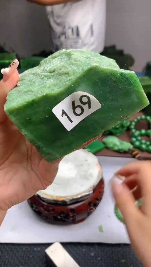 和田玉（碧玉）未镶嵌珠宝半成品169