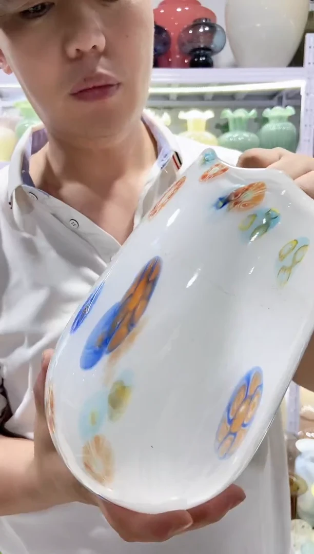 白色万花工艺花瓶微瑕介意勿拍