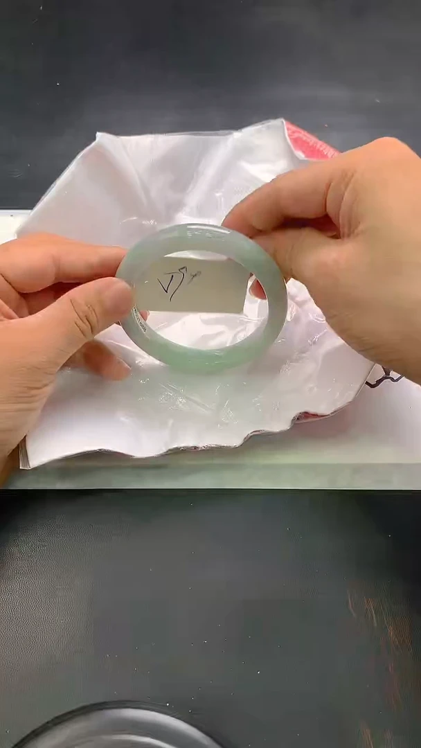 翡翠手镯未镶嵌225