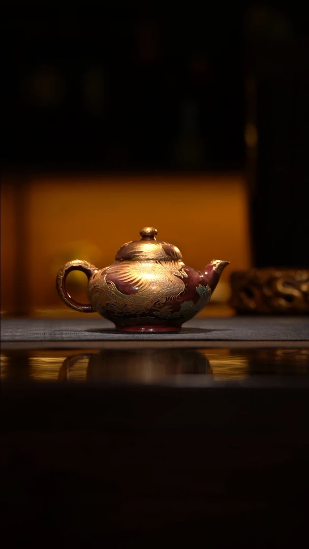 瓷片F****u宝蕴阁 幻彩堆金凤纹紫砂壶