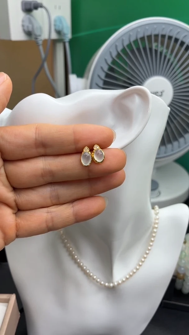 颈饰18K金镶嵌翡翠天然翡翠A货
