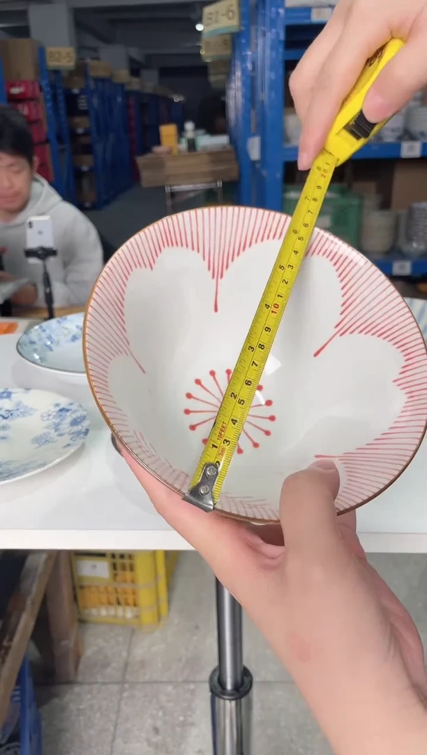 陶瓷花一轮赤绘6.3英寸碗