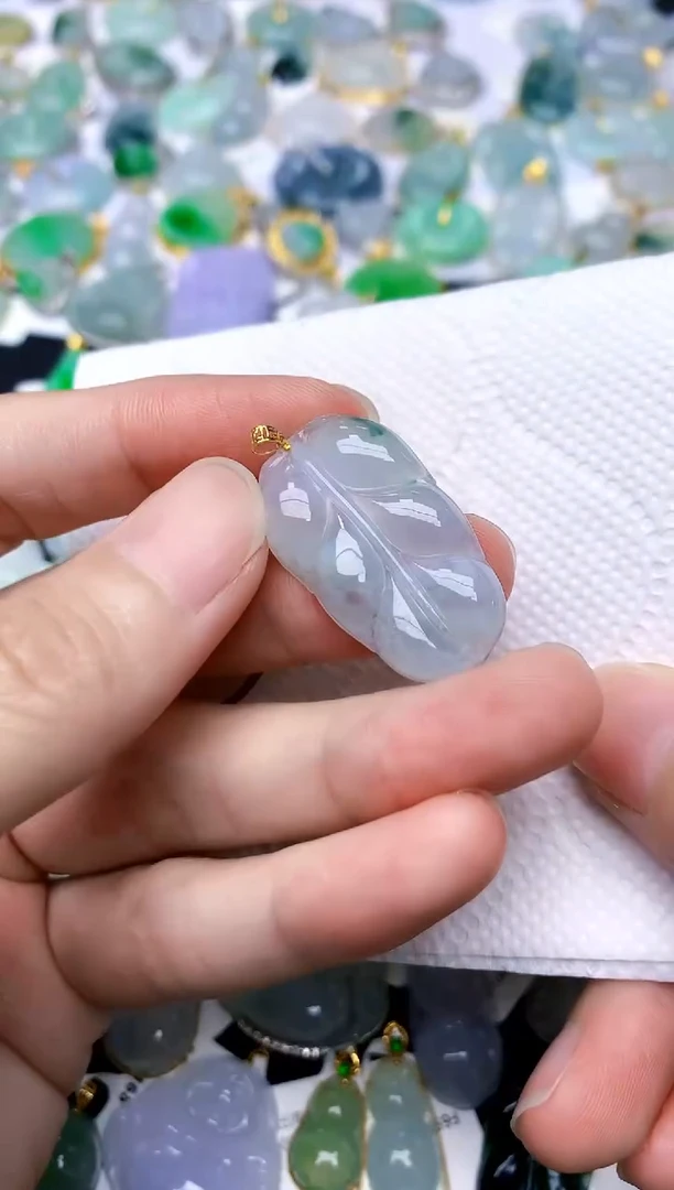 颈饰18K金镶嵌翡翠天然A货翡翠