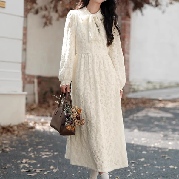 法式加绒蕾丝连衣裙秋冬新款气质温柔配大衣收腰显瘦内搭打底长裙