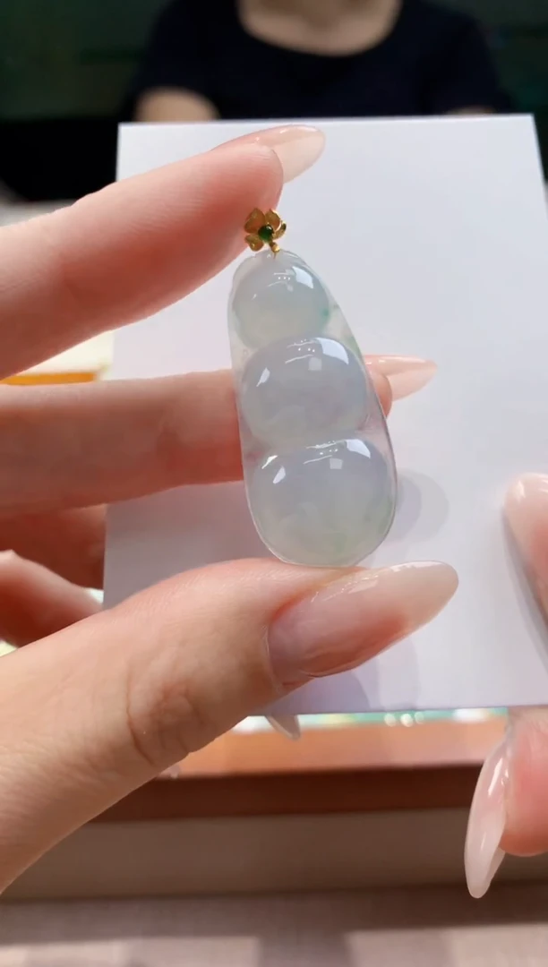 翡翠18K金镶嵌颈饰天然A货翡翠挂件