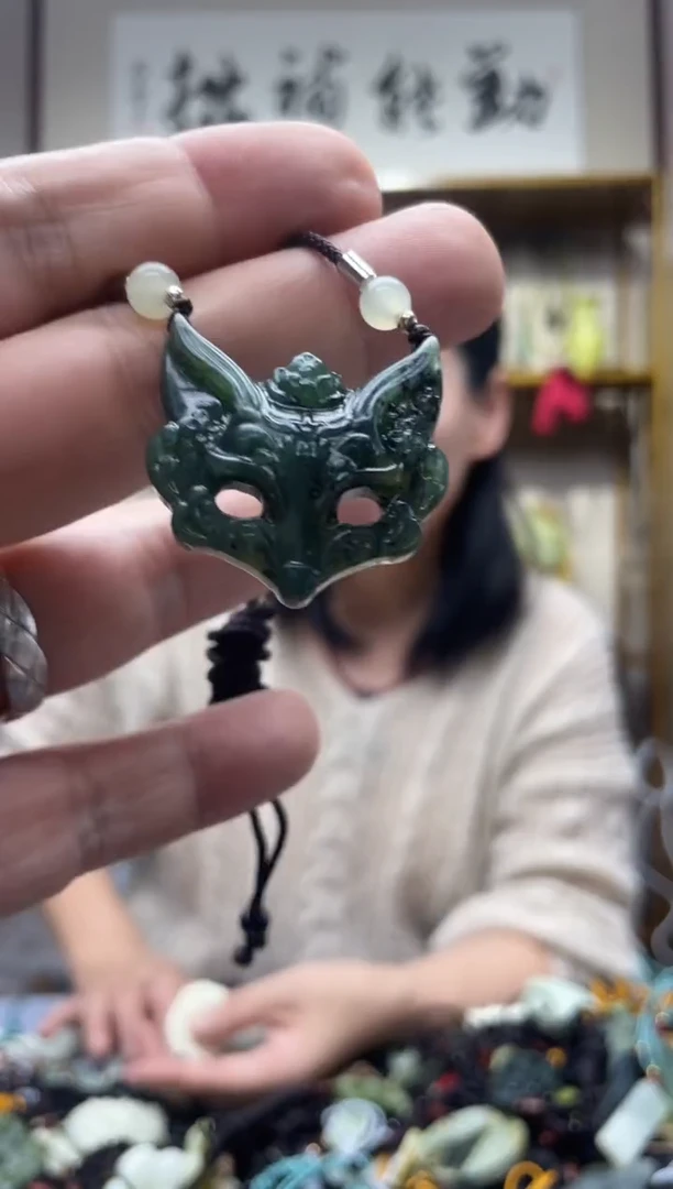 未镶嵌岫玉吊坠`