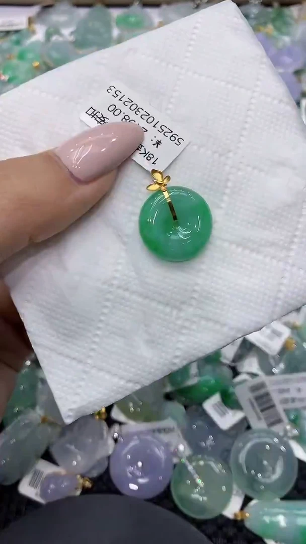 颈饰18K金镶嵌翡翠111111111111