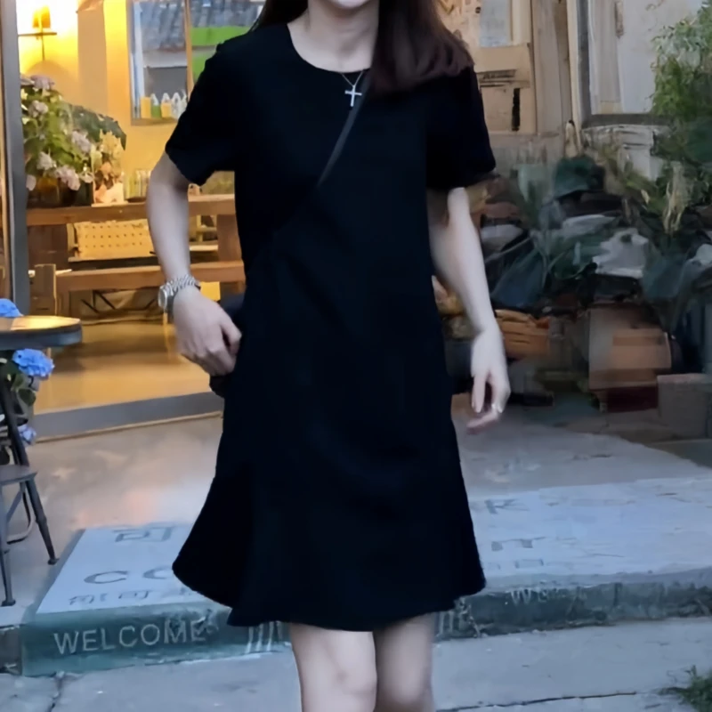秋季新款时尚风小众风法式风短袖气质风连衣裙短裙圆领显瘦小黑裙