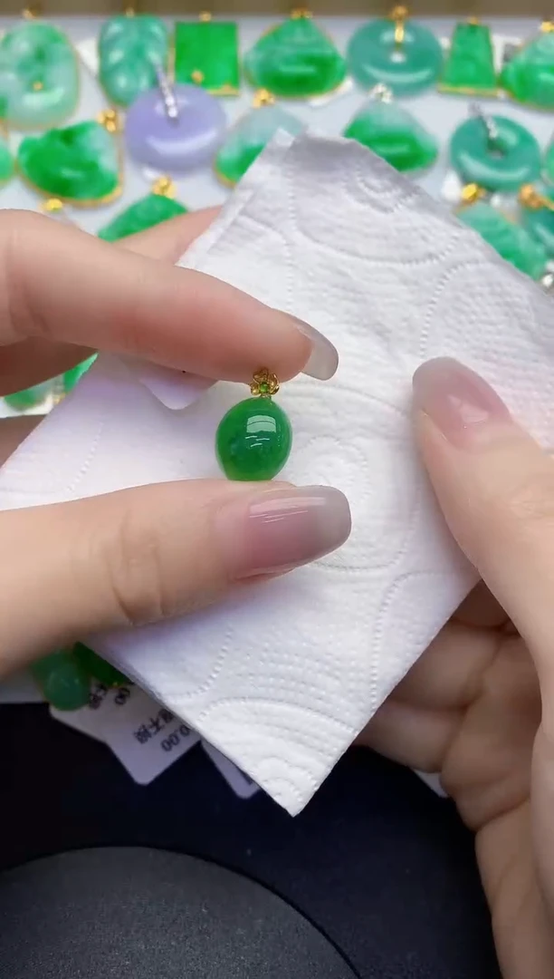 颈饰18K金镶嵌翡翠缅甸天然翡翠A货