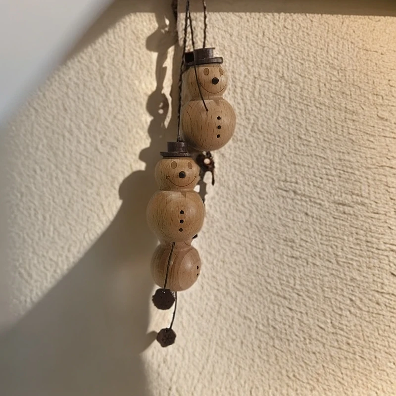 榉木小雪人香薰摆件可爱复古客厅创意简约房间玄关免打孔