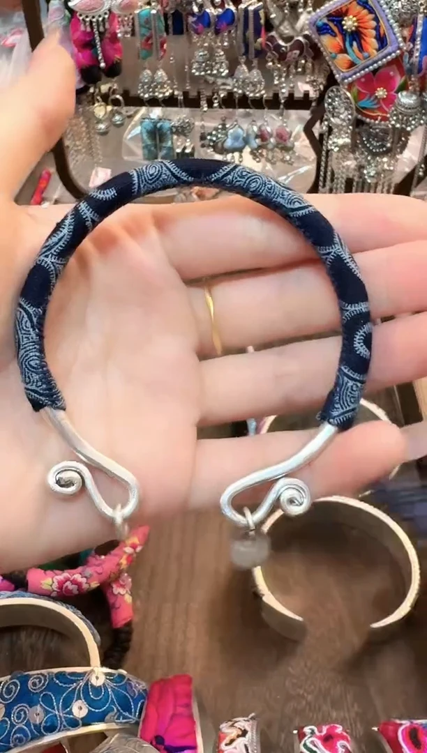 织绣云织谣民族风精美饰品  126