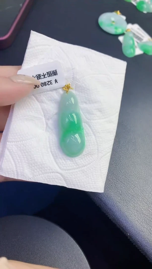颈饰18K金镶嵌翡翠缅甸天然翡翠A货