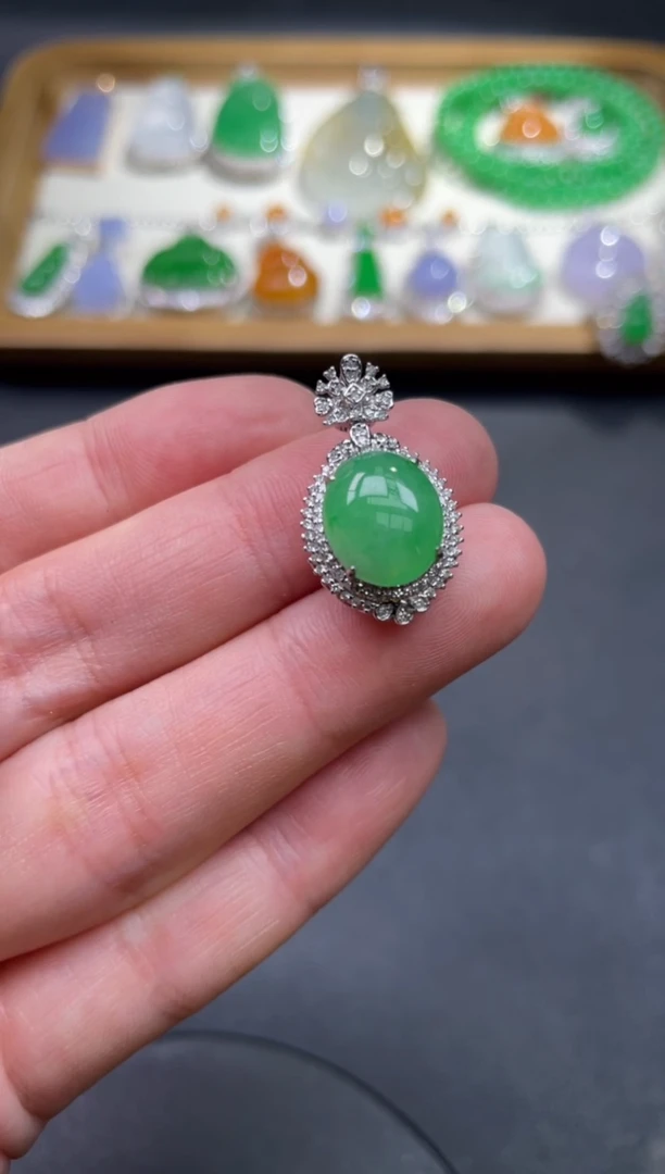 翡翠18K金镶嵌颈饰59..........