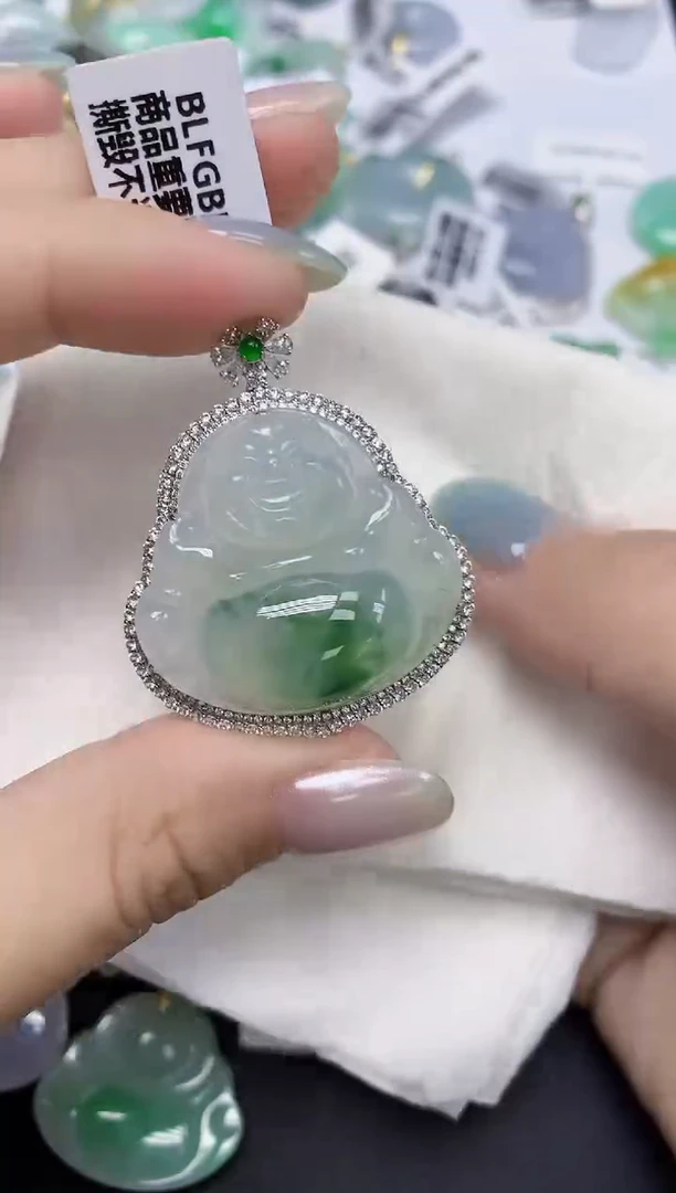 翡翠18K金镶嵌颈饰天然缅甸翡翠A货