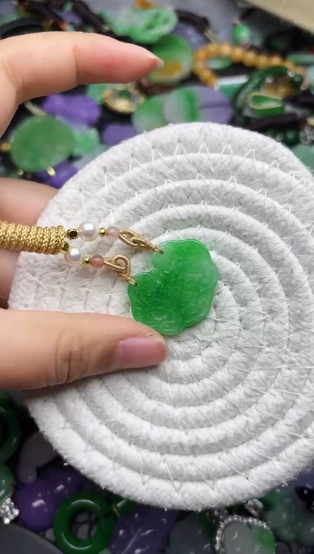 颈饰未镶嵌翡翠缅甸翡翠吊坠