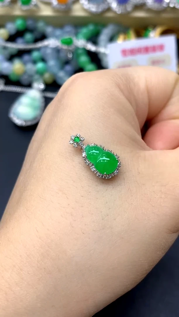 颈饰18K金镶嵌翡翠258-中国好珍宝