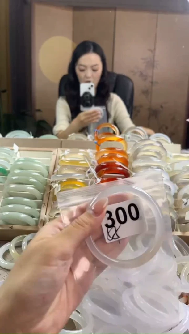 手镯玛瑙/玉髓未镶嵌300