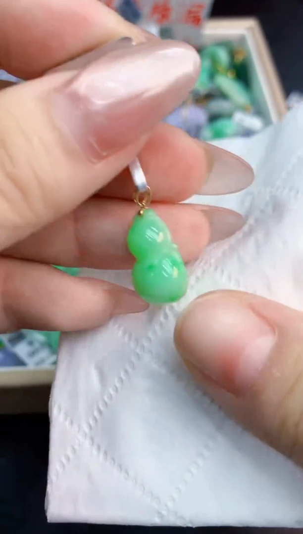 翡翠未镶嵌吊坠(不含链)1