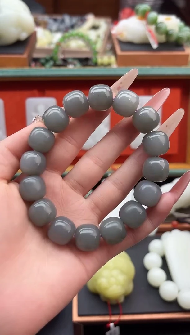 未镶嵌手串和田玉董小姐推荐 多样性发货 拍一发一yz14