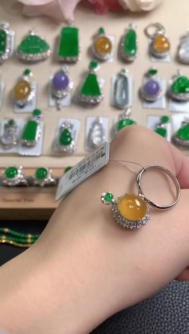 18K金镶嵌戒指翡翠?冬日珠宝Q48