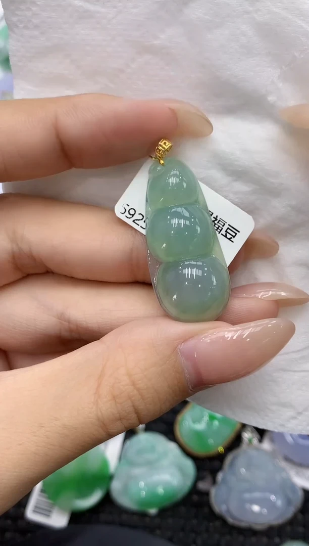 颈饰18K金镶嵌翡翠111111111111