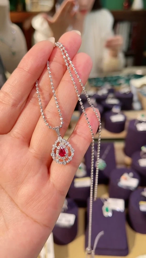 【闪购商品】红宝石吊坠(不含链)18K金镶嵌红宝石吊坠