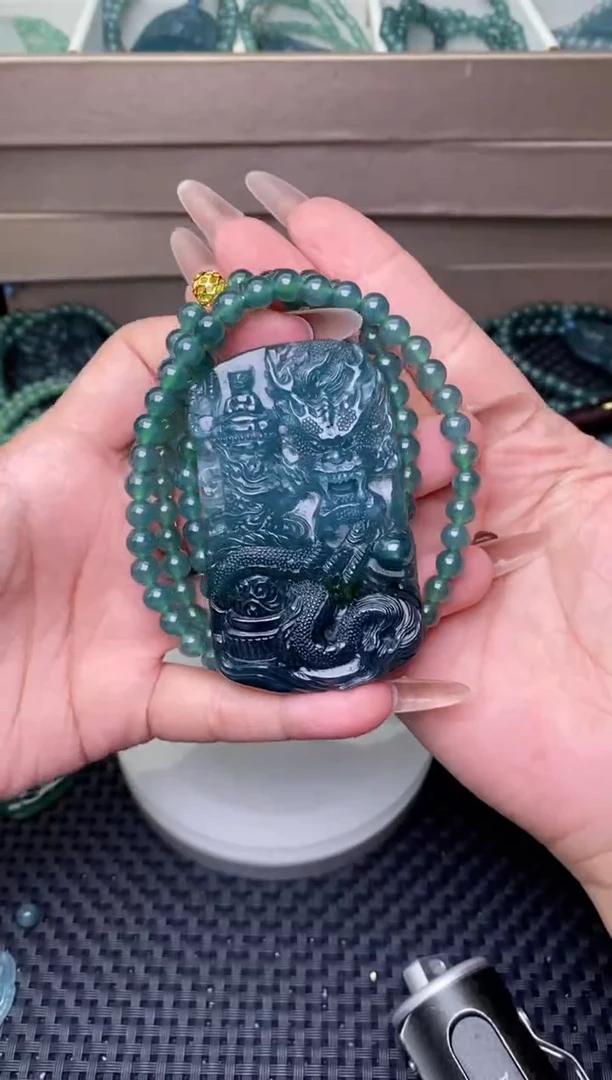 翡翠未镶嵌颈饰