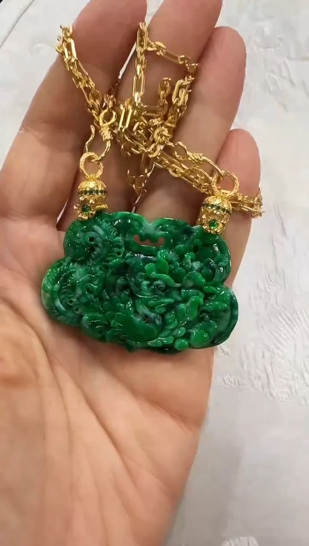 翡翠未镶嵌颈饰国风