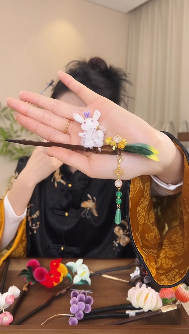 刺绣小兔子胖绒款发簪