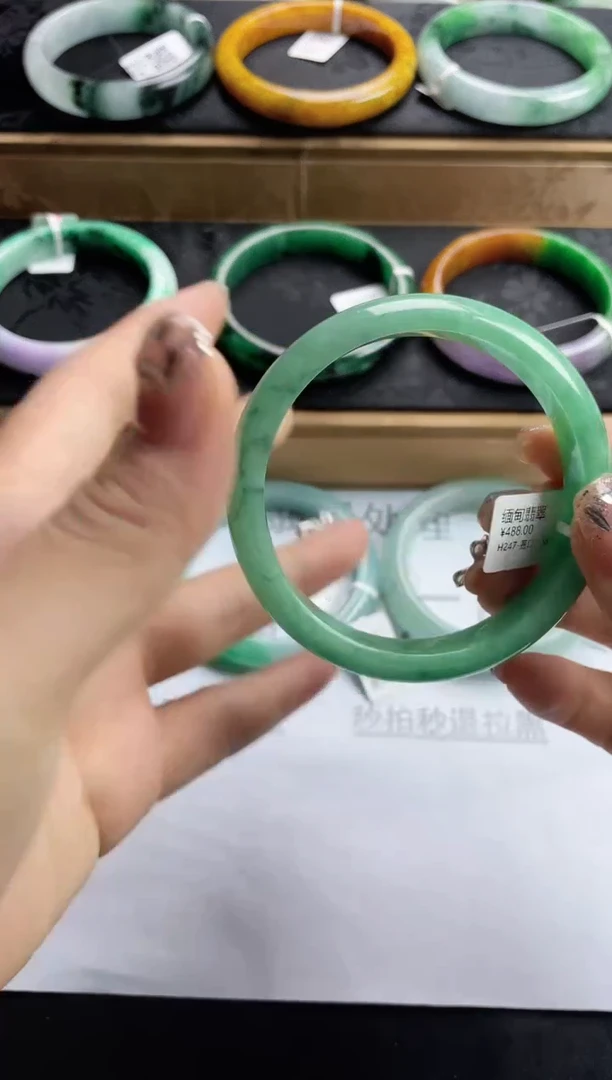 翡翠手镯未镶嵌缅甸翡翠手镯H247