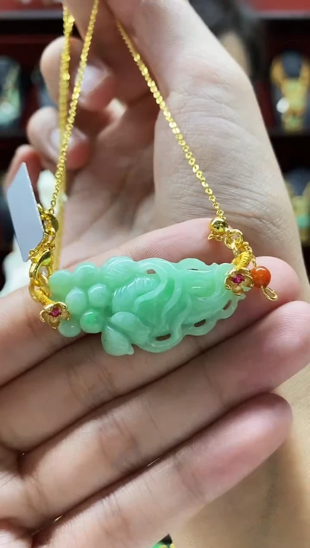 颈饰未镶嵌翡翠吊坠