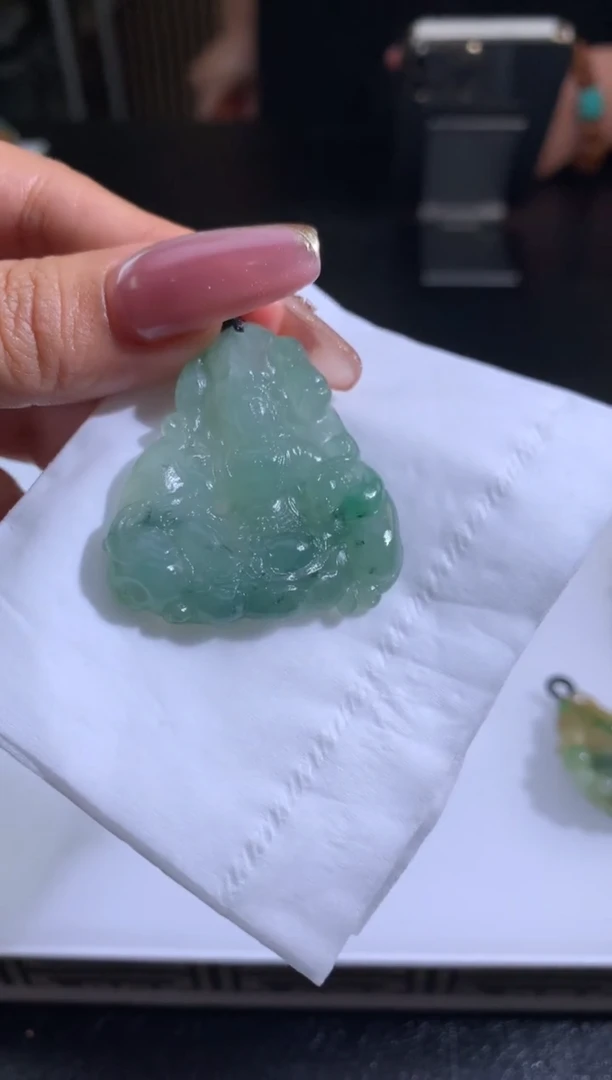 未镶嵌定制翡翠七***鱼翡翠