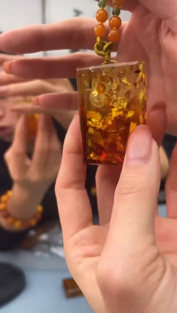 【闪购商品】琥珀珠宝奇石未镶嵌微瑕，配绳假一罚十026
