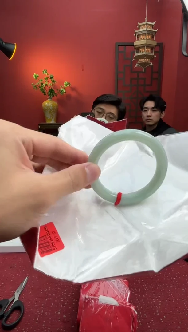 未镶嵌手镯（圆镯）翡翠翡翠手镯9