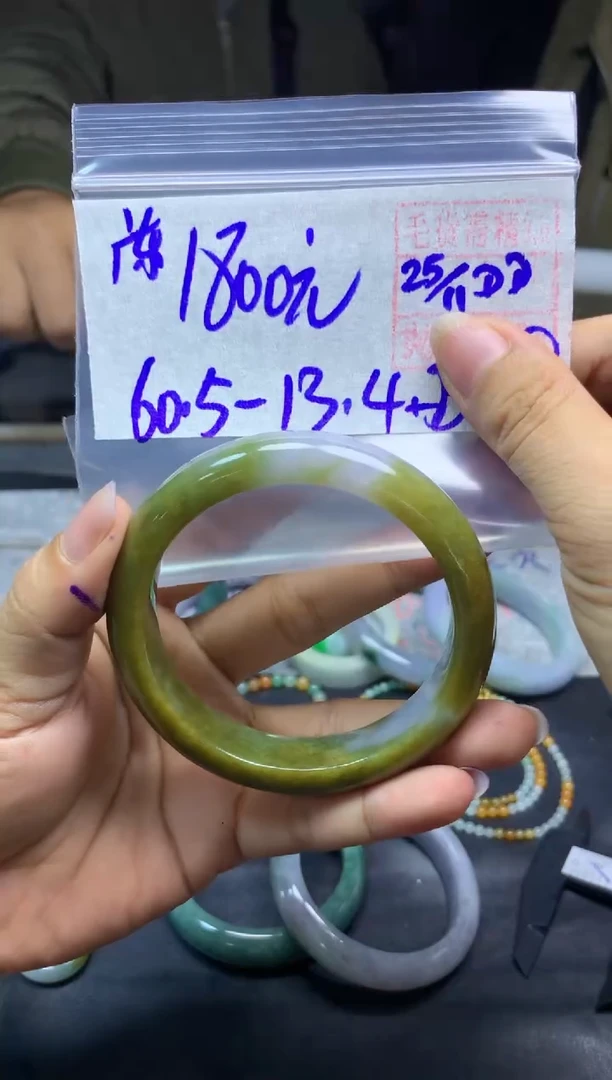 未镶嵌定制翡翠广****）手镯60.5#1800元毛货需抛光