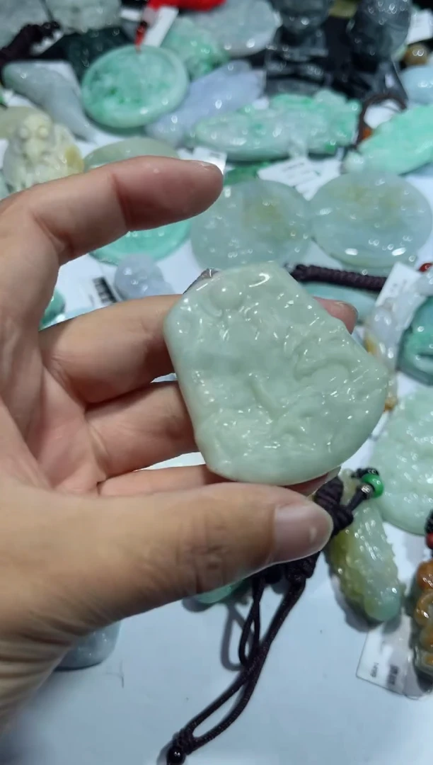 【闪购商品】翡翠颈饰未镶嵌00100764