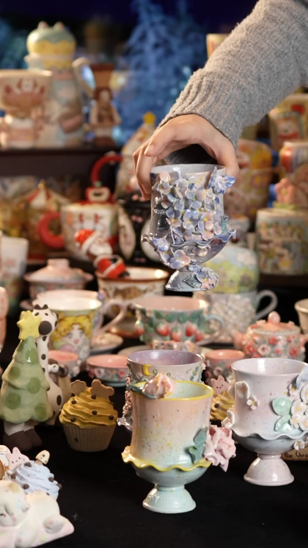 摆件陶景德镇釉下彩手绘设计师款陶瓷