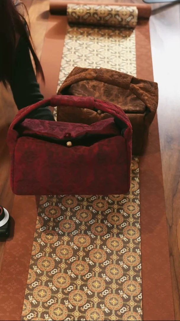 旅行包············