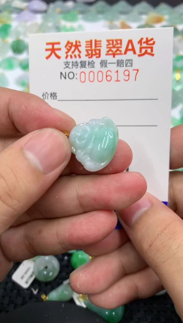 翡翠18K金镶嵌颈饰11111111111