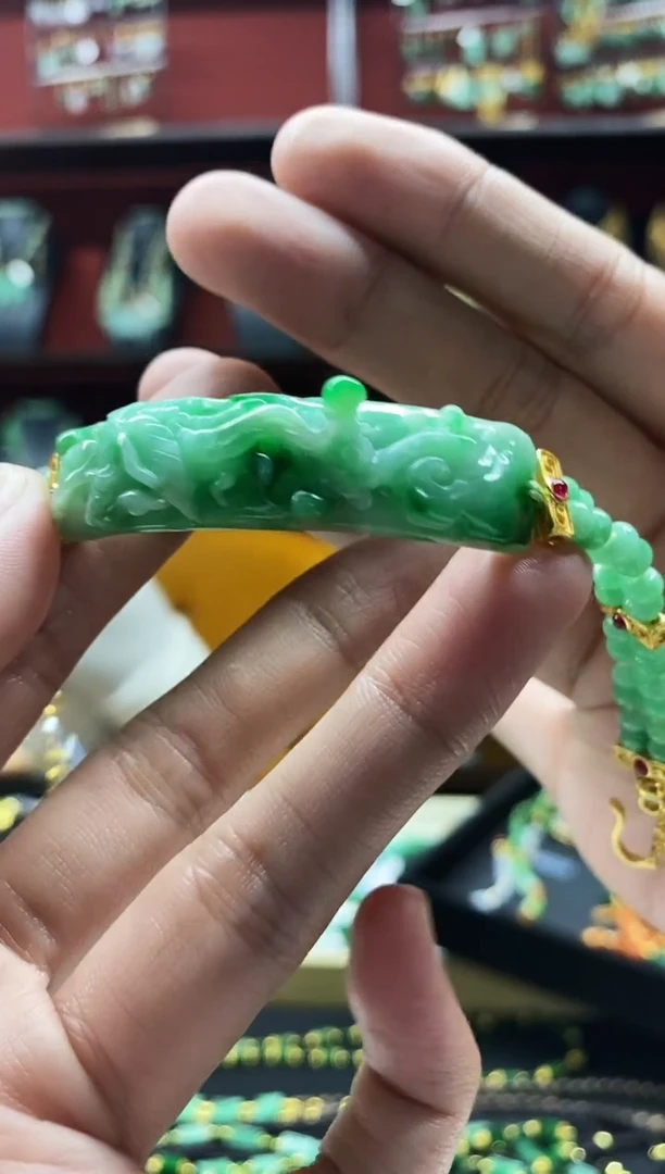 颈饰未镶嵌翡翠手牌