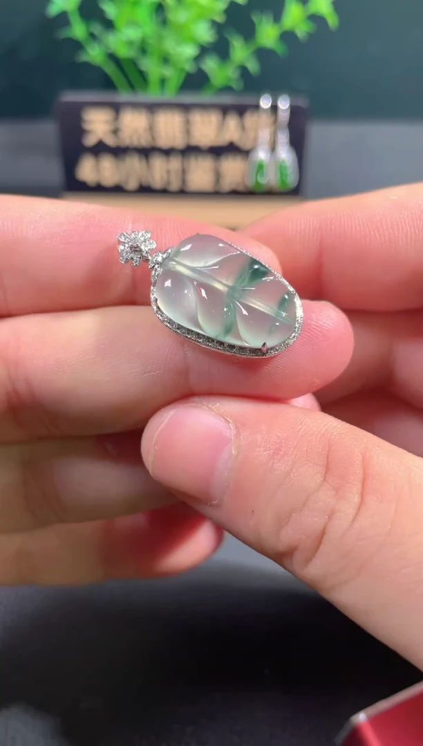 【闪购商品】翡翠颈饰18K金镶嵌翡翠