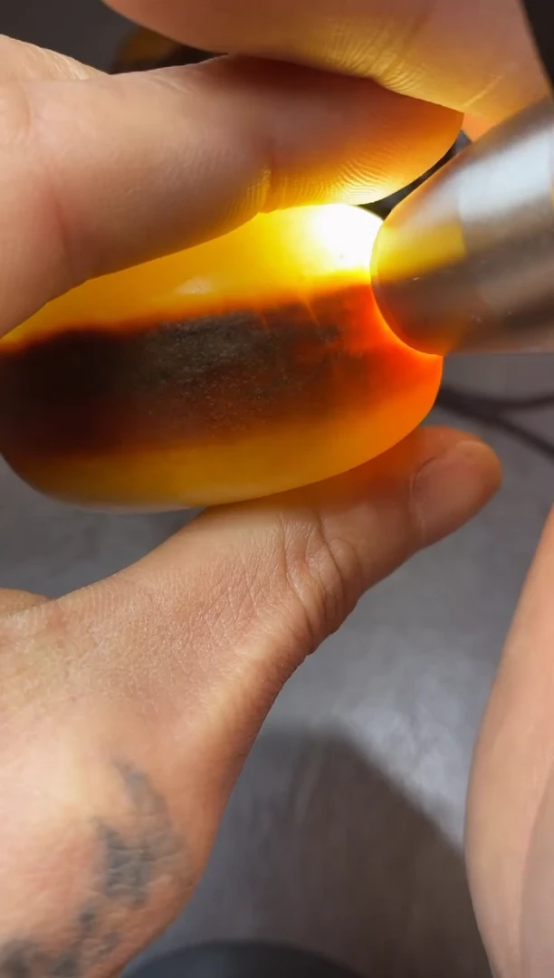 未镶嵌和田玉摆件攀*者和田玉