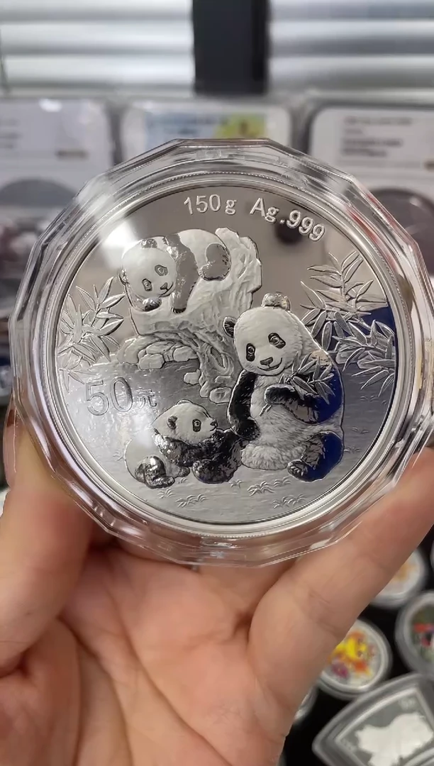 纯银阿*老2025熊猫银币150克原证盒