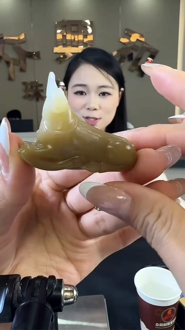 和田玉未镶嵌颈饰吊坠