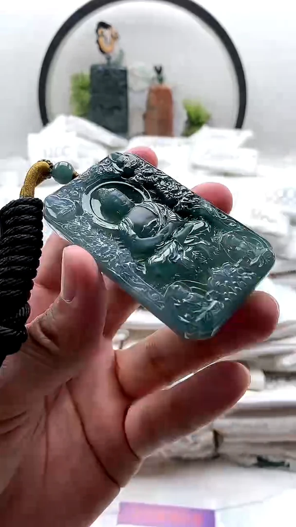 颈饰未镶嵌翡翠大日如来