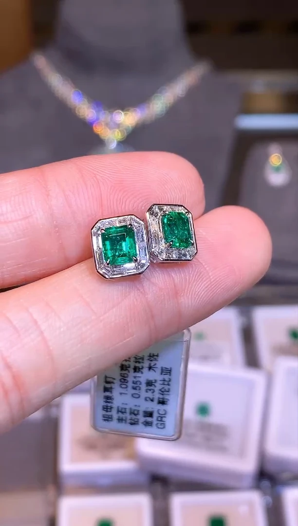 【闪购商品】祖母绿耳饰18K金镶嵌1.09ct/-哥伦比亚木佐-专场专属价